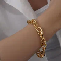 یک دستبند گم شده از یابنده تقاضا می شود پیام بدهد