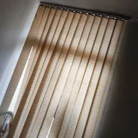 پرده عمودی کرمی