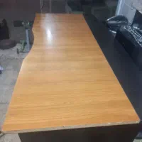 میز اداری در حد نو در تصویر فروشی
