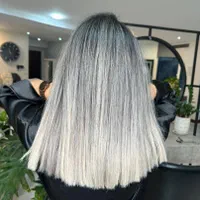 استخدام دستیار رنگ و مش با مدرک فنی حرفه ای|استخدام درمانی، زیبایی، بهداشتی|تهران, پاسداران|دیوار