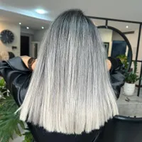 استخدام دستیار رنگ و مش با مدرک فنی حرفه ای|استخدام درمانی، زیبایی، بهداشتی|تهران, پاسداران|دیوار
