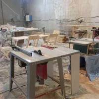 استخدام نیروی کار نیمه‌ماهر در کارگاه نجاری