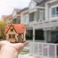 ویلایی ۳۰۰ متری مناسب سکونت و ساخت در گلسار