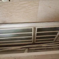 درب فلزی با نرده و شیشه
