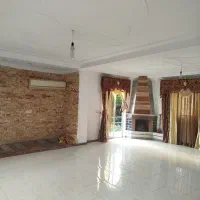 فروش طبقه اول آپارتمان داخل شهرک نزدیک به دریا