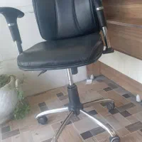 صندلی مدیریتی جک دار به همراه ۵ عدد صندلی تک