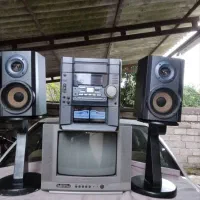 یکدستگاه تلویزیون رنگی 14وپخش سونی وبلندگو وپایه