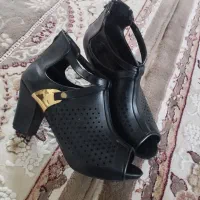 کفش پاشنه دار