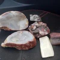 سنگ های با ارزش عقیق کبود و سفید وشجر هفت رنگ