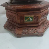 گرامافون قدیمی|کلکسیون اشیاء عتیقه|تربتحیدریه, کلاته توکلی|دیوار