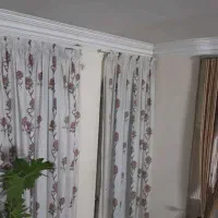 پرده طرح دار  و چوب پرده