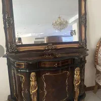 آیینه و کنسول سلطنتی