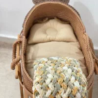 تخت (کریر) با پایه چوبی