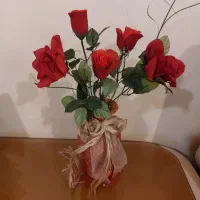 تعدادی تزیئنات گل و گلدان، جا شمعی ،وسایل دکوراتیو