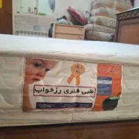 سرویس تخت و آینه کنسول با تشک طبی فنری رزخواب