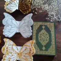 رحل قرآن به همراه خط بر قرآن