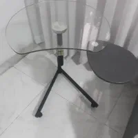 میز لپ تاب و کامپیوتر