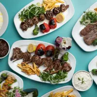 دونفرخانم جهت همکاری در رستوران