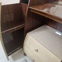 تخت دو نفره و میز توالت در حد نو|تخت و سرویس خواب|ری, سرتخت|دیوار