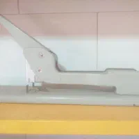 منگنه زن کتاب