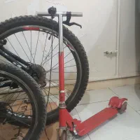 اسکوتر قرمز