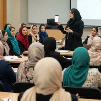 استخدام خانم ها با موبایل در منزل