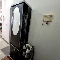جاکفشی و آینه وچوب لباسی