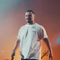 2 عدد بلیط آرمین زارعی سه شنبه