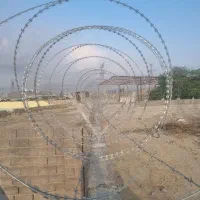 سیم خاردار.فنس.چمن