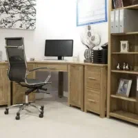 منشی جهت کارهای دفتری درباشگاه