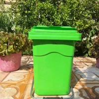 فروش درحدنوسطل پدال دار.رگال روی پایه.مناسب|بندرخت و رخت‌آویز|شیراز, گود عربان|دیوار
