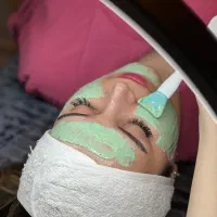 آموزش فشیال و خدمات تخصصی پوست