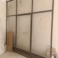 در ب