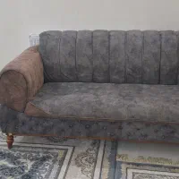 مبل هشت نفره با ۶ تامیز عسلی و یک میز  جلو مبلی