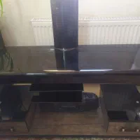 میز تلویزیون شیشه ای