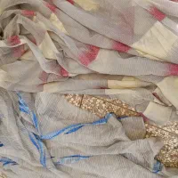 پرده جهت. پنجره با ده پانزده متر پارچه