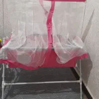 گهواره تاشو صورتی نو نو استفاده نشده تخفیف هم داره