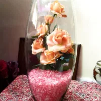 گلدان و گل مصنوعی