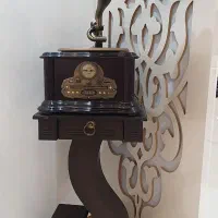 گرامافون و میز