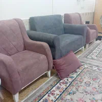 مبل ۷ نفر راحتی  با میز عسلی تمیز و در حد