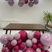 بادکنک‌آرایی آماده برای تولد و جشن