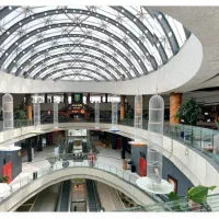 فروشنده کیف و چرم ویلاژ توریست