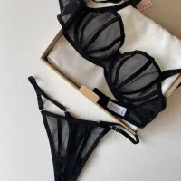 شورت و سوتین