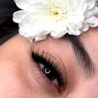 تمامی خدمات اکستنشن مژه و لیفت ابرو  با قیمت ویژه