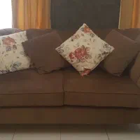 مبل چستر دو نفره پایه چوبی (زیرکاری فلز محکم)