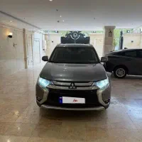 میتسوپیشی اوتلندر ژاپن  2018