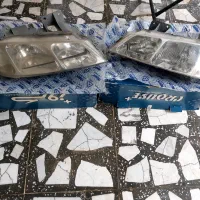 یک جفت چراغ جلوی پارس