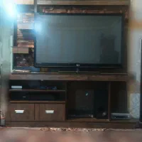 یک عدد میز تلویزیون در حد نو