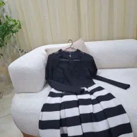 لباس مجلسی|لباس|ایوان, |دیوار