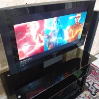 تلویزیون با میز